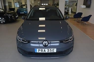 Begagnad VW Golf VIII Life 131 HK (96 kW) 2024 Grå Kombi