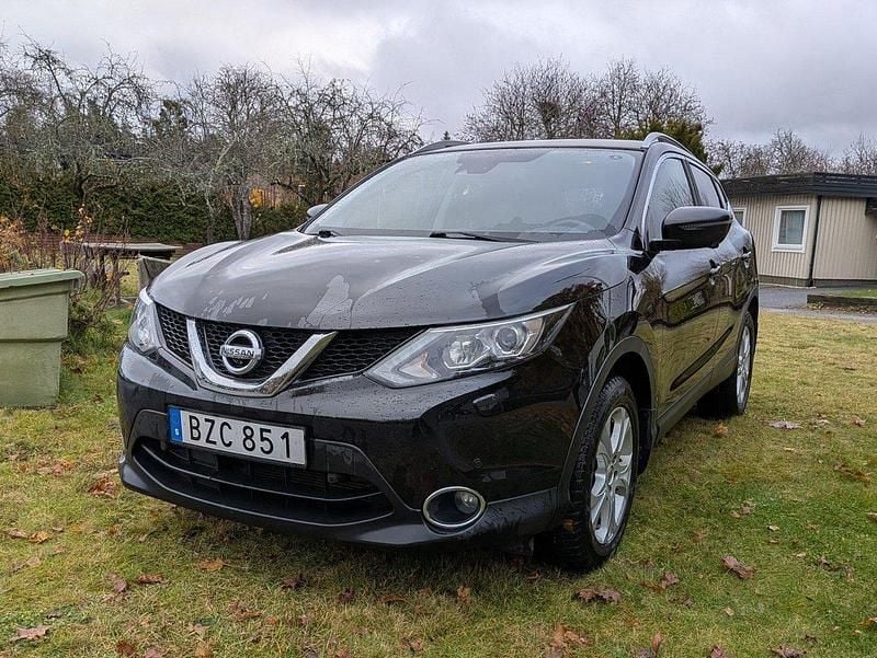 Svart Begagnad 2014 Nissan Qashqai 360º SUV | 88 000 kr (Bra pris) - Bild 1/4