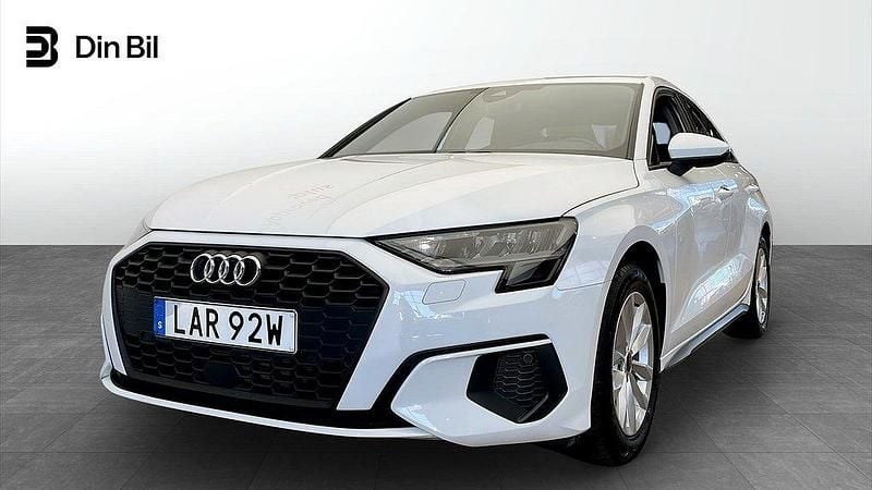 Vit Begagnad 2022 Audi A3 Proline Sedan | 249 000 kr (Marknadspris) - Bild 1/4
