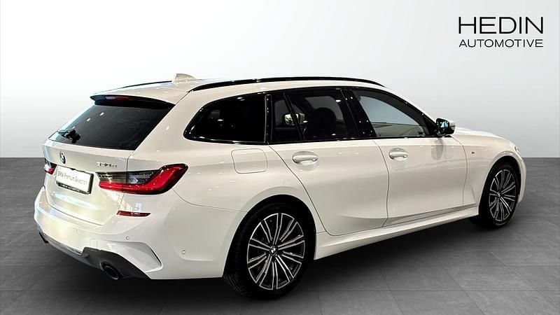 Begagnad BMW 330e M Sport 292 HK (214 kW) 2021 Vit Kombi