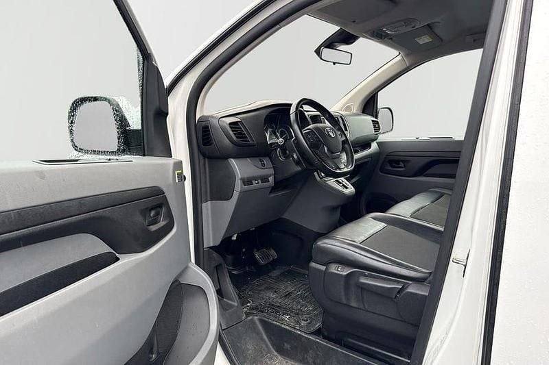 Begagnad Toyota Proace 100 kW (137 HK) 2021 Vit Minibuss