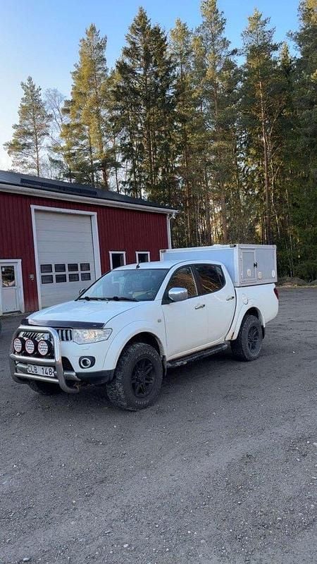Vit Begagnad 2010 Mitsubishi L200 Pickup | 95 000 kr (Bra pris) - Bild 1/3