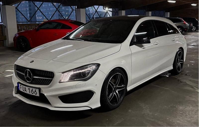 Vit Begagnad 2016 Mercedes CLA200 Shooting Brake AMG Kombi | 195 000 kr (Marknadspris) - Bild 1/4