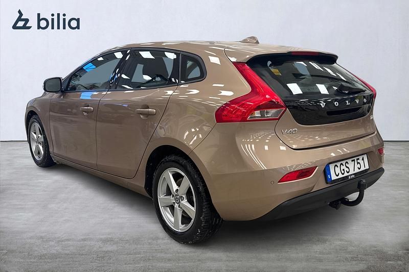 Begagnad Volvo V40 Kinetic 116 HK (85 kW) 2014 Brun Halvkombi