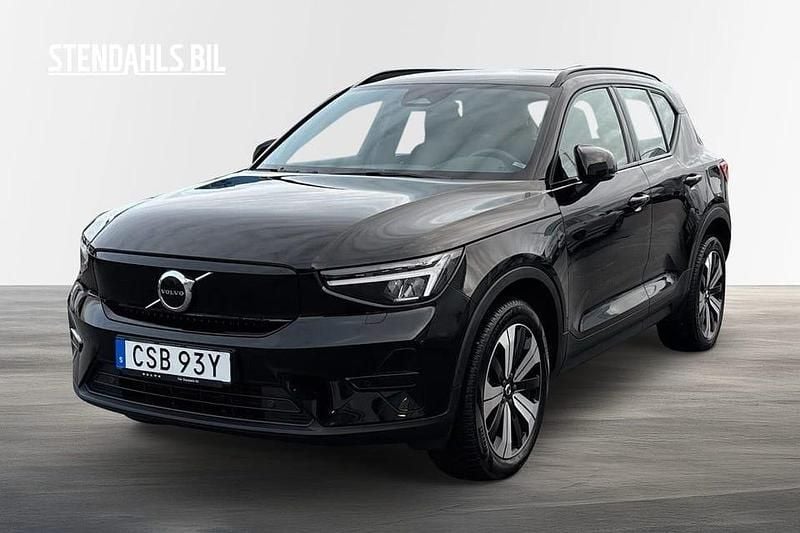 Svart Begagnad 2023 Volvo XC40 Core SUV | 334 900 kr - Bild 1/4