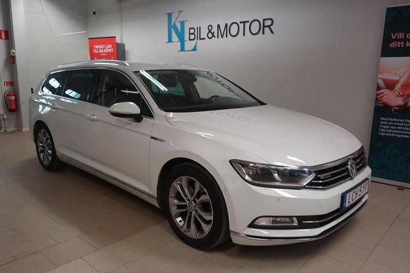 Vit (pure white) Begagnad 2016 VW Passat GT Kombi | 169 900 kr (Bra pris) - Bild 1/4