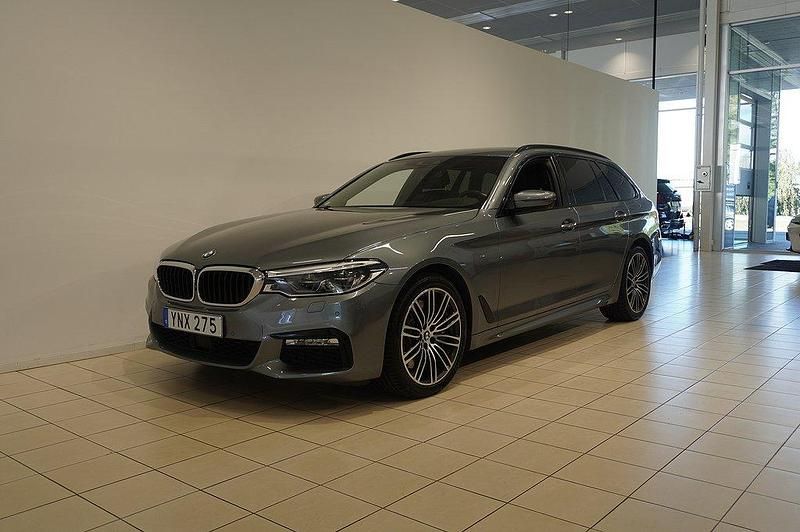 Blå (bluestone metallic) Begagnad 2017 BMW 540 M Sport Kombi | 459 900 kr (Dyr) - Bild 1/4