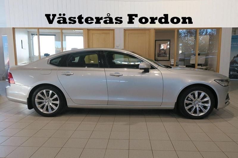 Silver Begagnad 2018 Volvo S90 Momentum Sedan | 265 900 kr (Marknadspris) - Bild 1/4