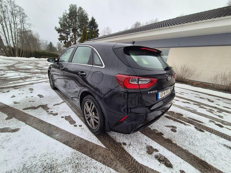 Begagnad Kia Ceed 120 HK (88 kW) 2019 Halvkombi