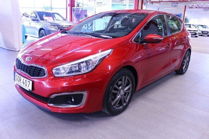 Röd Begagnad 2016 Kia Ceed Halvkombi | 99 000 kr (Marknadspris) - Bild 1/4