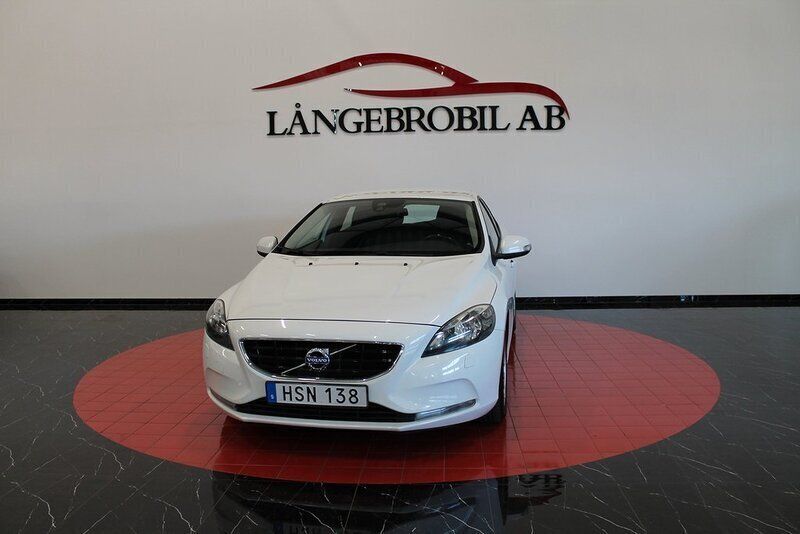 Vit Begagnad 2015 Volvo V40 Kinetic Kombi | 92 900 kr (Bra pris) - Bild 1/4
