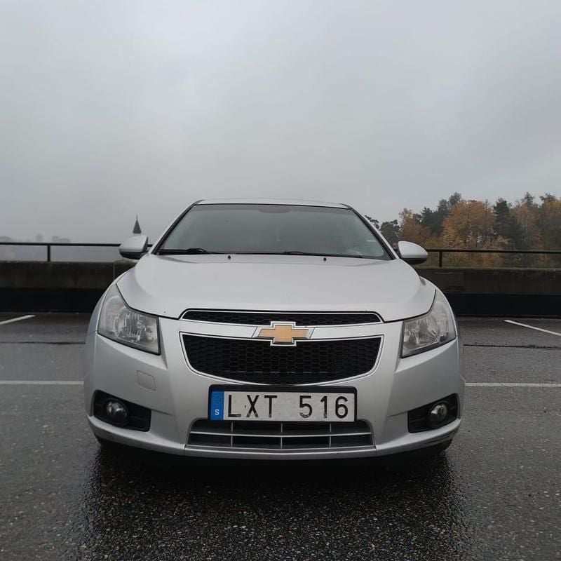 Begagnad 2012 Chevrolet Cruze Halvkombi | 38 900 kr (Marknadspris) - Bild 1/4