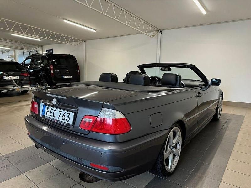 Begagnad BMW 318 Cabriolet Sport Line 150 HK (110 kW) 2006 Grå Cab