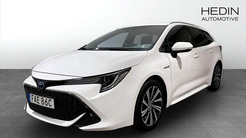Vit Begagnad 2021 Toyota Corolla Style Kombi | 234 900 kr (Marknadspris) - Bild 1/4