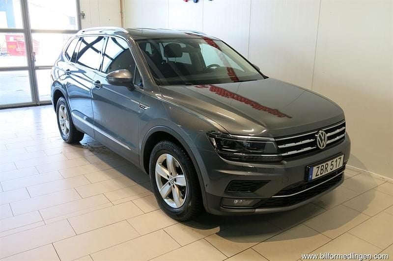 Begagnad VW Tiguan Allspace 200 HK (147 kW) 2017 Grå samma som bilen SUV
