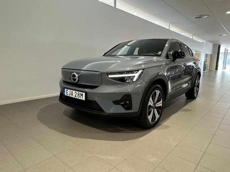 Grå Begagnad 2023 Volvo EC40 Plus SUV | 359 500 kr (Marknadspris) - Bild 1/4