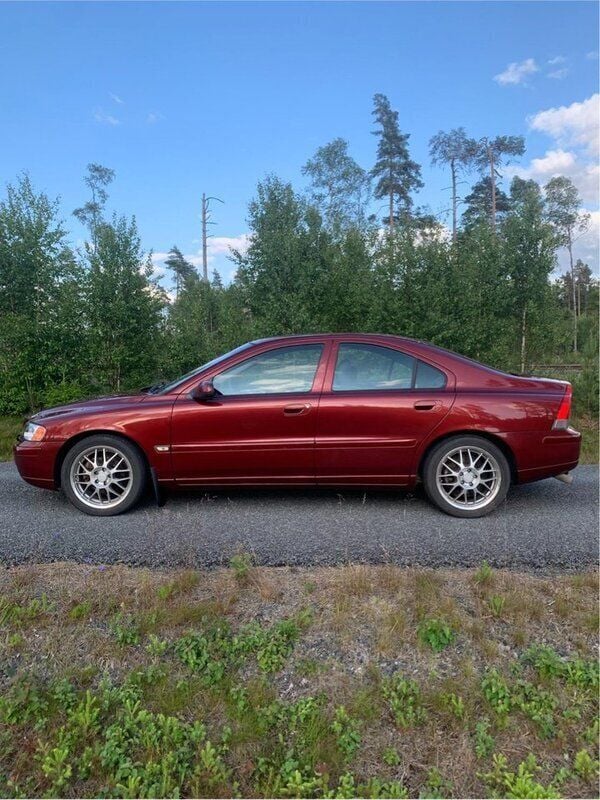 Röd Begagnad 2001 Volvo S60 Business Edition Sedan | 23 500 kr (Marknadspris) - Bild 1/4