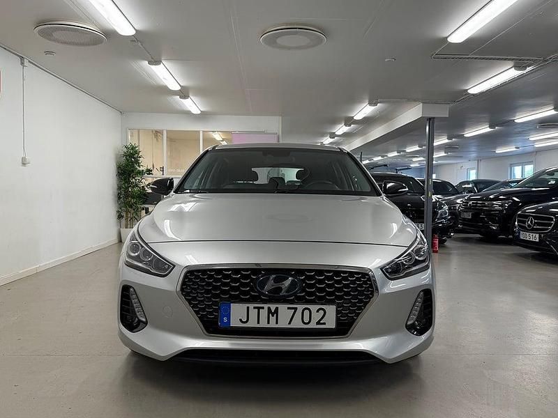Begagnad Hyundai i30 Comfort 111 HK (81 kW) 2017 Silver Halvkombi