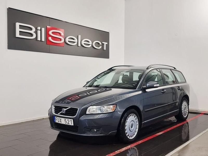 Begagnad Volvo V50 Momentum 180 HK (132 kW) 2007 Grå Kombi