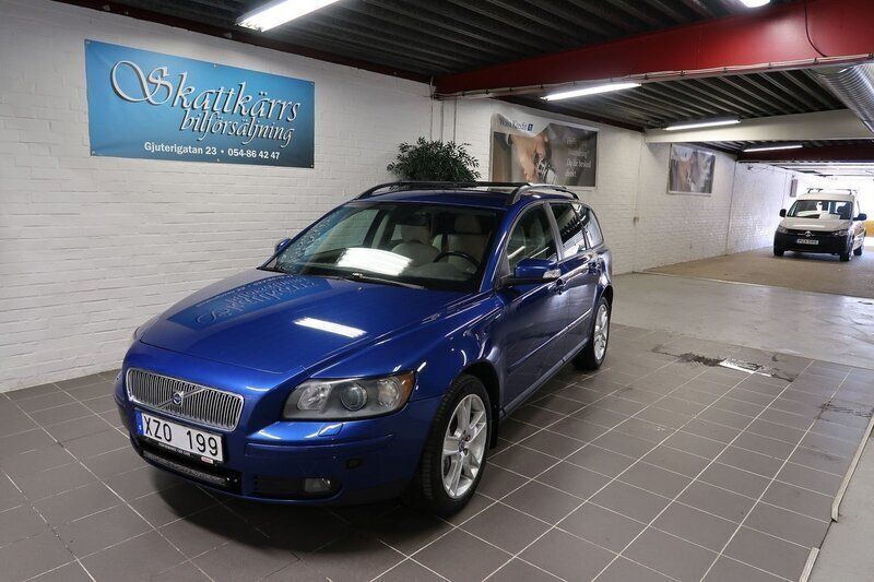 Blå Begagnad 2006 Volvo V50 Summum Kombi | 48 000 kr (Marknadspris) - Bild 1/4