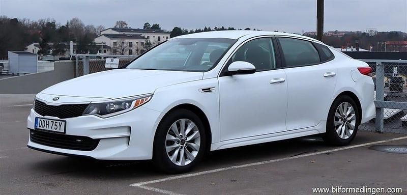 Vit samma som bilen Begagnad 2017 Kia Optima LX Sedan | 159 500 kr - Bild 1/4