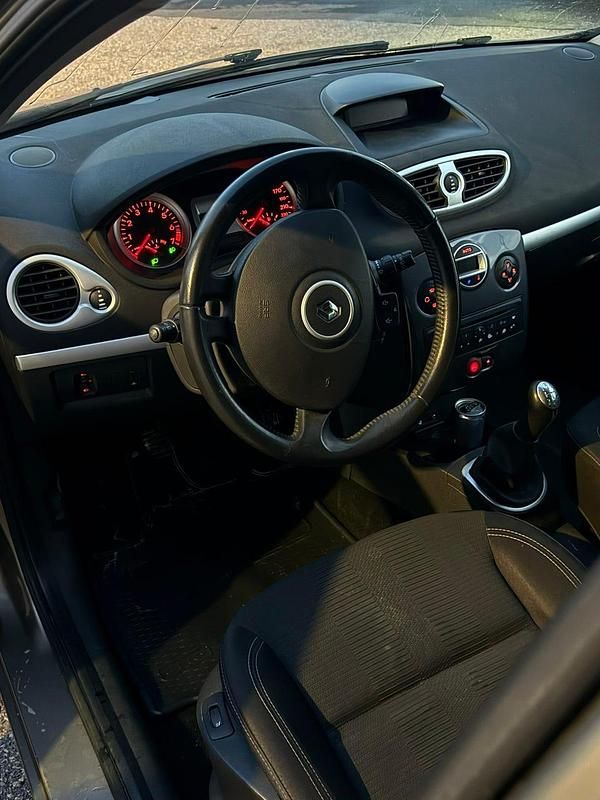 Begagnad Renault Clio R.S. 75 HK (55 kW) 2012 Halvkombi