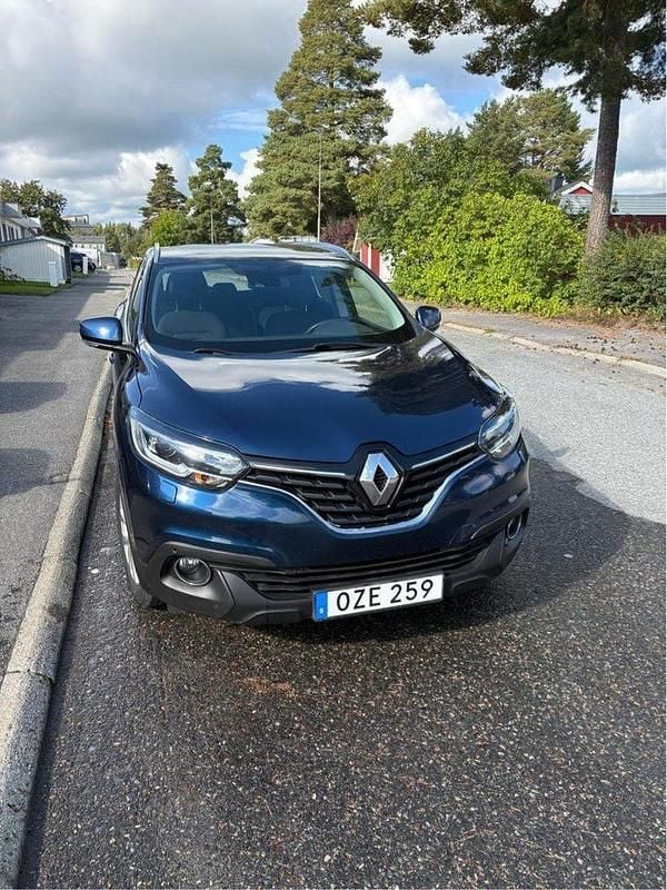 Blå Begagnad 2016 Renault Kadjar LIMITED SUV | 119 000 kr (Marknadspris) - Bild 1/4