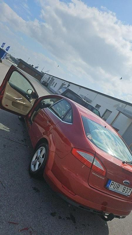 Orange Begagnad 2008 Ford Mondeo Ghia Halvkombi | 35 000 kr (Bra pris) - Bild 1/2