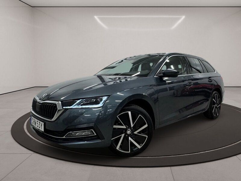 Grå Begagnad 2021 Skoda Octavia SE Kombi | 304 500 kr (Marknadspris) - Bild 1/3