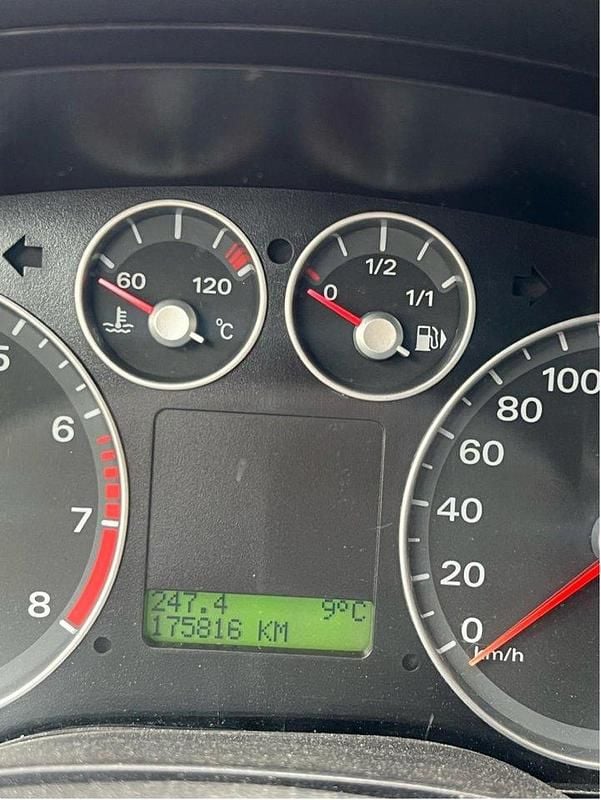 Blå Begagnad 2007 Ford Focus Halvkombi | 17 500 kr (Bra pris) - Bild 1/4