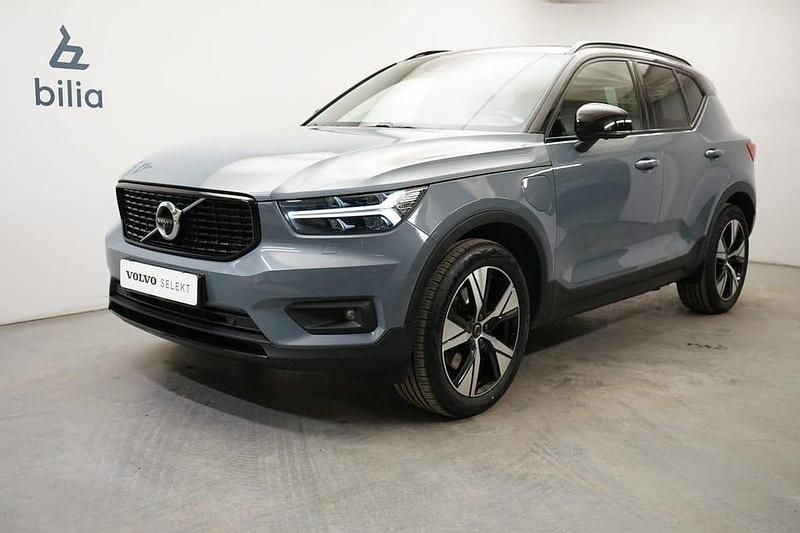 Grå Begagnad 2022 Volvo XC40 R-Design SUV | 359 900 kr - Bild 1/3