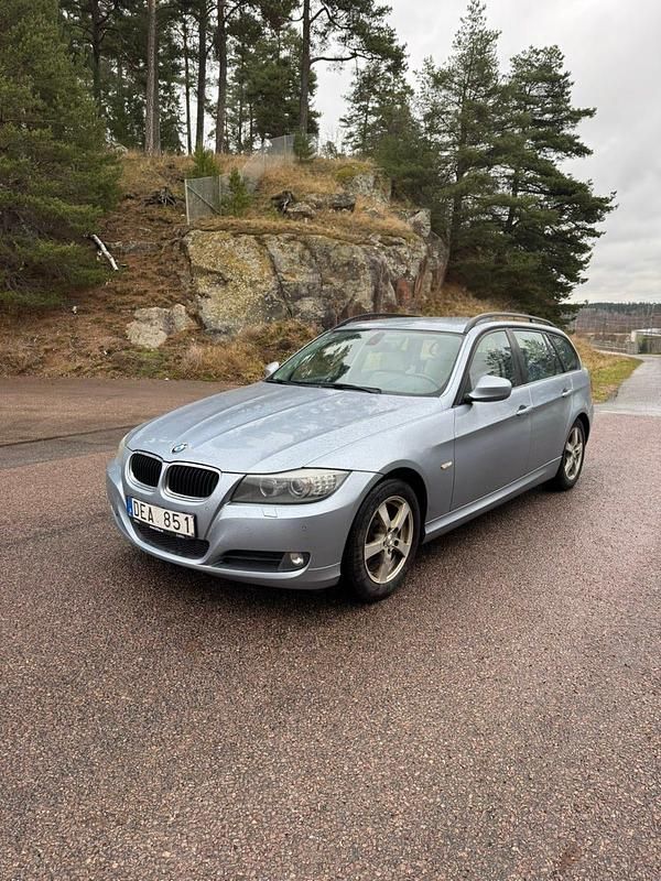 Begagnad BMW 320 177 HK (130 kW) 2010 Kombi