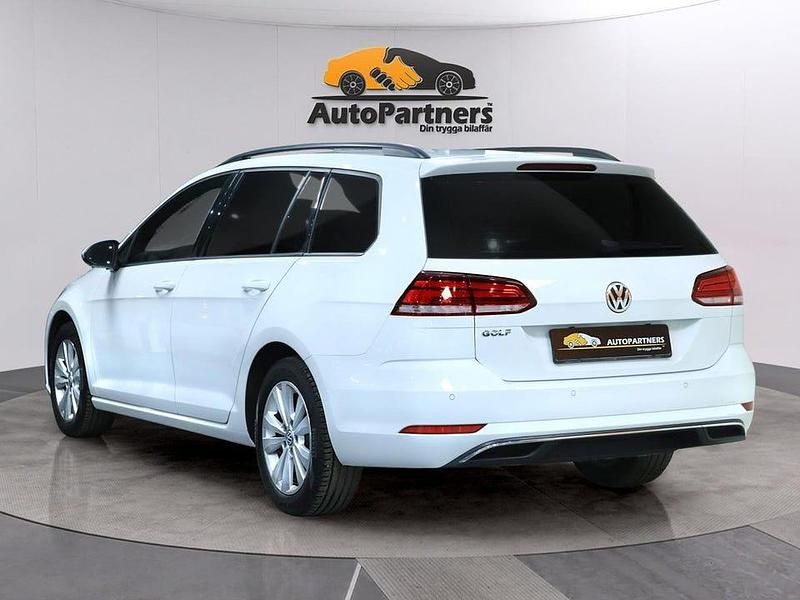 Begagnad VW Golf VII 110 HK (80 kW) 2018 Vit Kombi