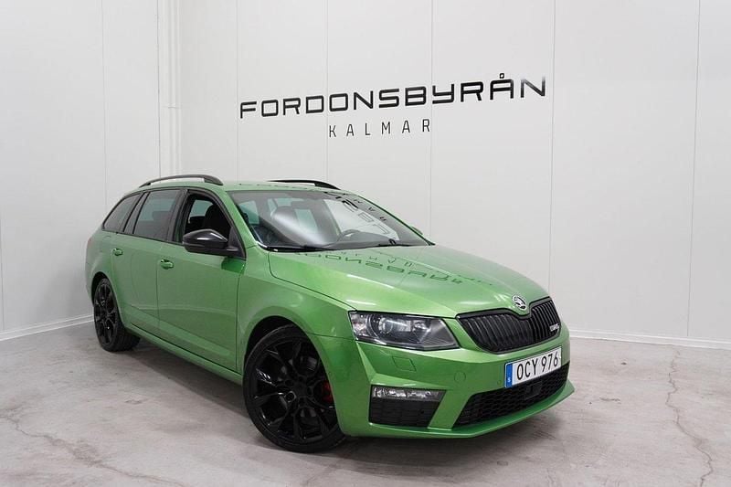 Grön Begagnad 2017 Skoda Octavia RS Kombi | 164 800 kr (Marknadspris) - Bild 1/4