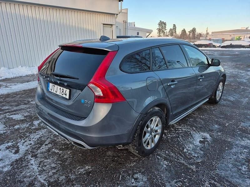 Begagnad Volvo V60 CC 220 HK (161 kW) 2016 Kombi