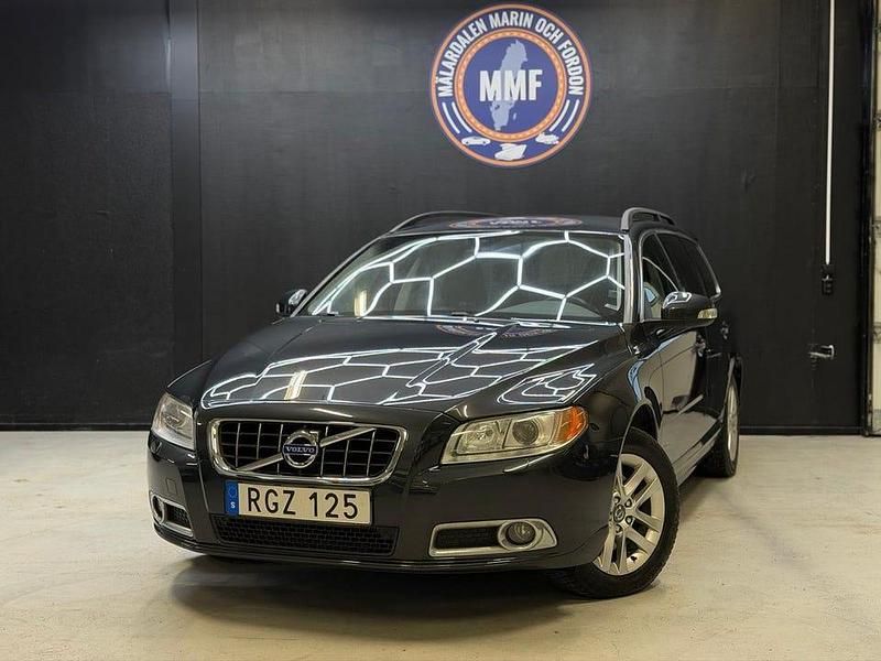 Grå Begagnad 2011 Volvo V70 Momentum Kombi | 89 800 kr (Marknadspris) - Bild 1/4