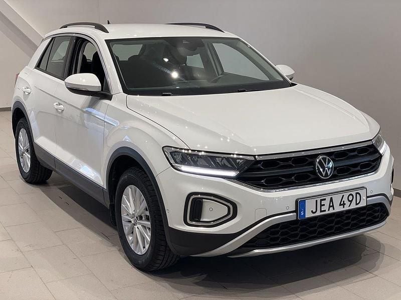 Vit (pure white) Begagnad 2022 VW T-Roc Life SUV | 207 900 kr (Bra pris) - Bild 1/4