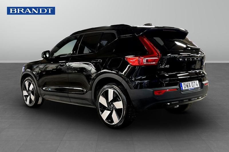 Begagnad Volvo XC40 Single Motor 175 kW (238 HK) 2023 Svart SUV