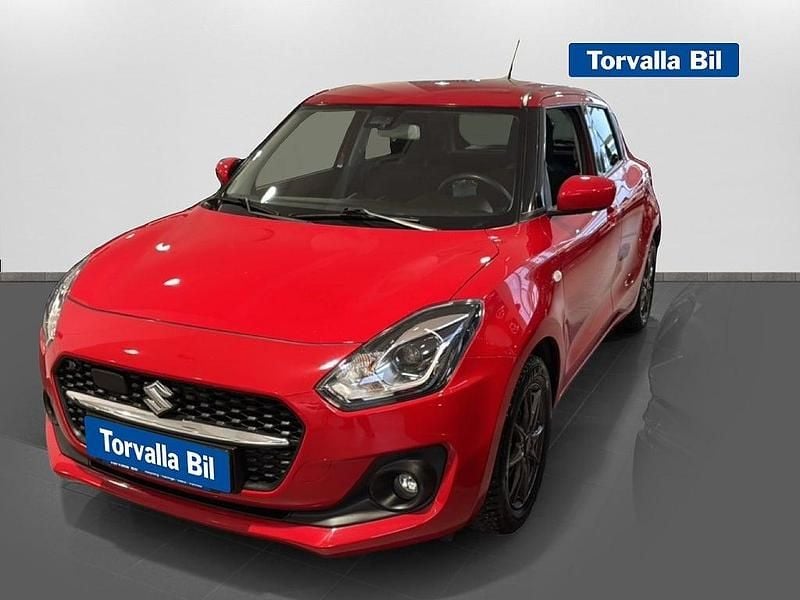 Begagnad Suzuki Swift 83 HK (61 kW) 2022 Röd Halvkombi