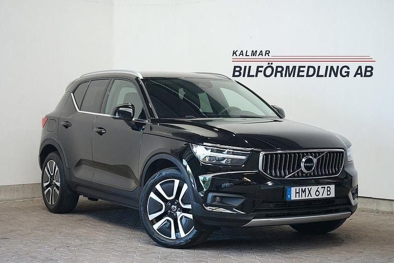 Svart Begagnad 2021 Volvo XC40 Momentum SUV | 299 900 kr (Marknadspris) - Bild 1/4