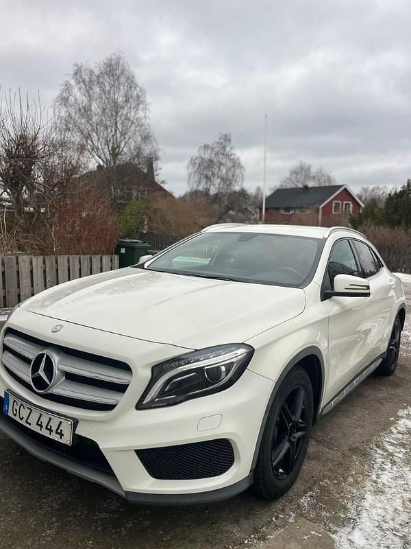 Begagnad 2015 Mercedes GLA200 SUV | 175 000 kr (Marknadspris) - Bild 1/4