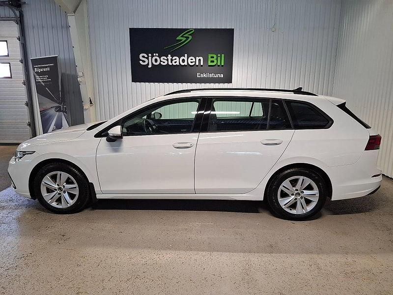 Begagnad VW Golf VIII 131 HK (96 kW) 2022 Vit Kombi