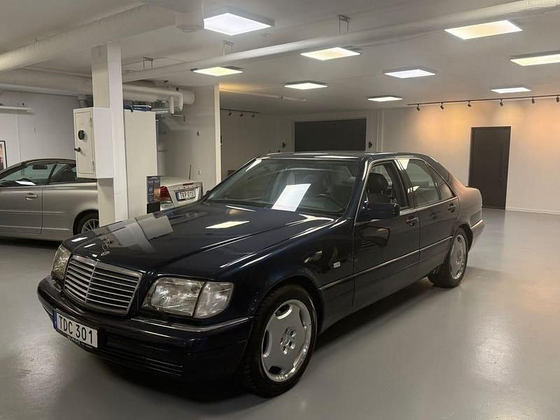 Begagnad Mercedes S420 279 HK (205 kW) 1995 Mörkblå Sedan