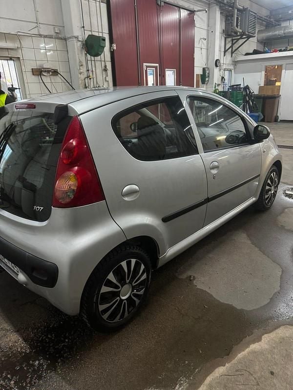 Begagnad Peugeot 107 68 HK (50 kW) 2008 Halvkombi