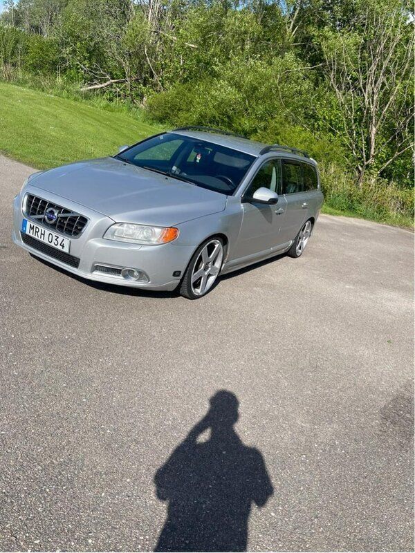 Grå Begagnad 2011 Volvo V70 Kombi | 65 000 kr (Marknadspris) - Bild 1/4
