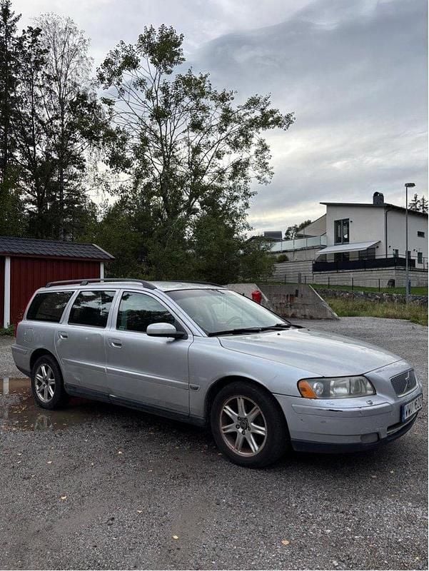 Grå Begagnad 2006 Volvo V70 Kinetic Kombi | 22 000 kr (Bra pris) - Bild 1/3