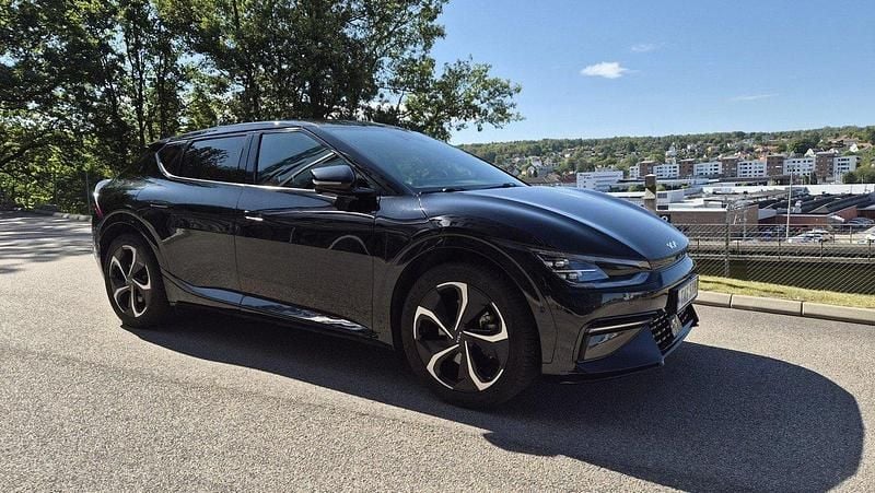 Svart Begagnad 2022 Kia EV6 SUV | 410 500 kr (Superpris) - Bild 1/4