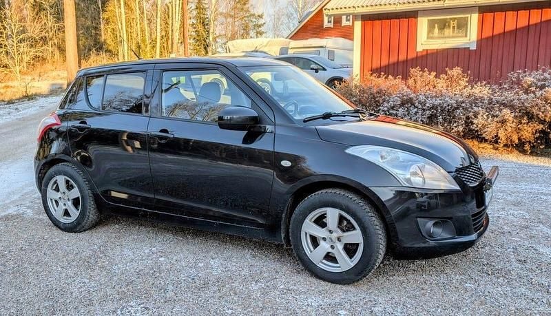 Begagnad 2011 Suzuki Swift Halvkombi | 45 000 kr (Bra pris) - Bild 1/4