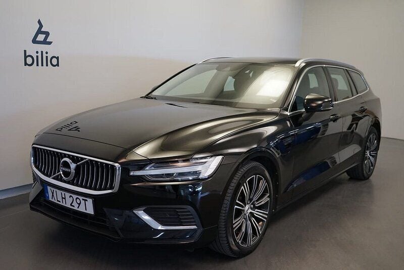 Svart Begagnad 2022 Volvo V60 Kombi | 329 500 kr (Marknadspris) - Bild 1/3