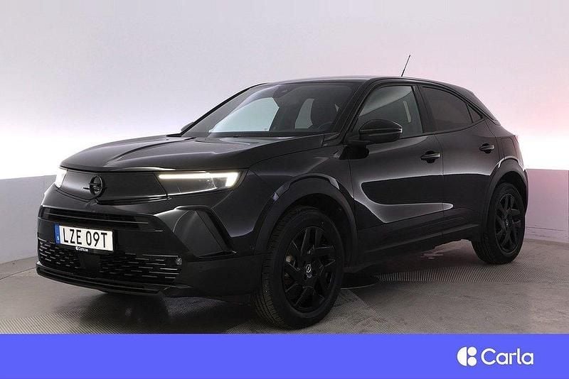 Svart Begagnad 2022 Opel Mokka-e GS Line SUV | 209 900 kr (Marknadspris) - Bild 1/3